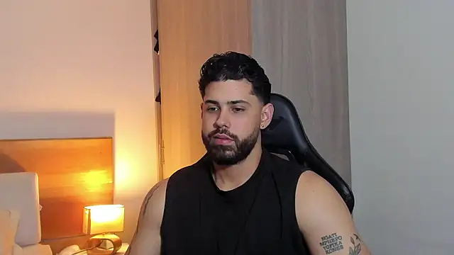 Snapshot of Justyn_Torres chatting on 03.01.25 Justyn Torres online show from 03.01.25