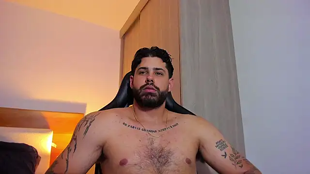 Snapshot of Justyn_Torres chatting on 03.05.25 Justyn Torres online show from 03.05.25