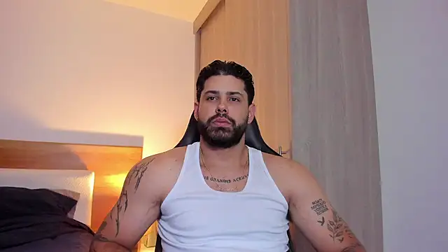 Snapshot of Justyn_Torres chatting on 03.10.25 Justyn Torres online show from 03.10.25