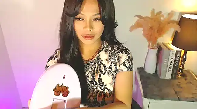 Snapshot of MajesticKitana chatting on 03.14.25 MajesticKitana online show from 03.14.25