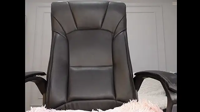 Snapshot of LillieSoonKim chatting on 10.05.25 LillieSoonKim online show from 10.05.25