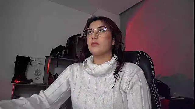 Snapshot of Scarlett_Sen chatting on 09.17.25 Scarlett Sen online show from 09.17.25