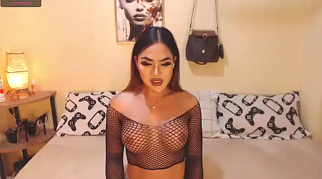 Snapshot of XQueenseductionX69 chatting on 12.16.24 XQueenseductionX69 online show from 12.16.24