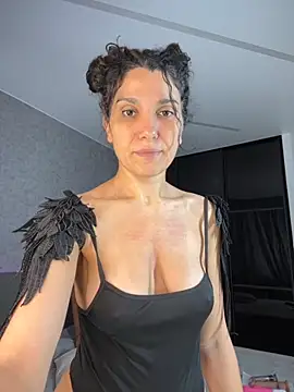 Snapshot of _CurlySue_ chatting on 09.30.25  CurlySue  online show from 09.30.25