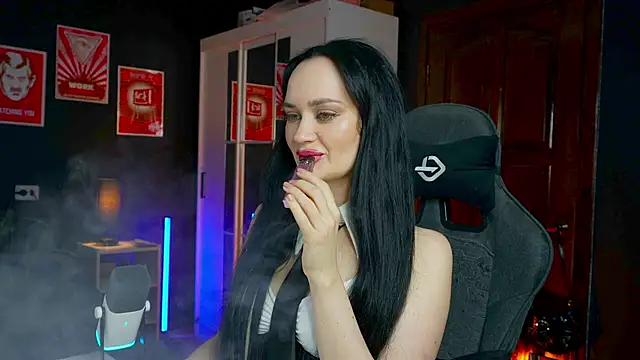 QueenAliss online show from 11.30.25