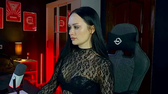 QueenAliss online show from 02.12.26