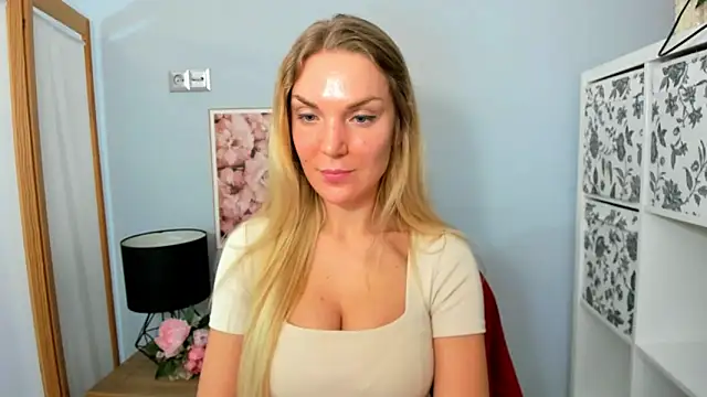 AulloraHoney online show from 02.15.25