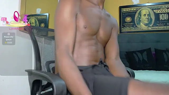 Snapshot of bigdanny_5 chatting on 10.06.25 bigdanny 5 online show from 10.06.25