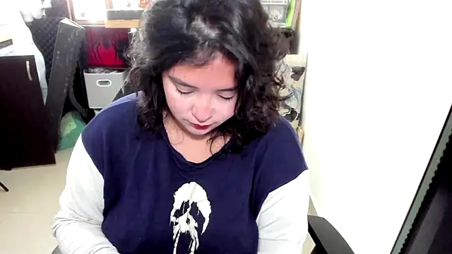 Snapshot of aika-dreams chatting on 10.15.25 aika-dreams online show from 10.15.25