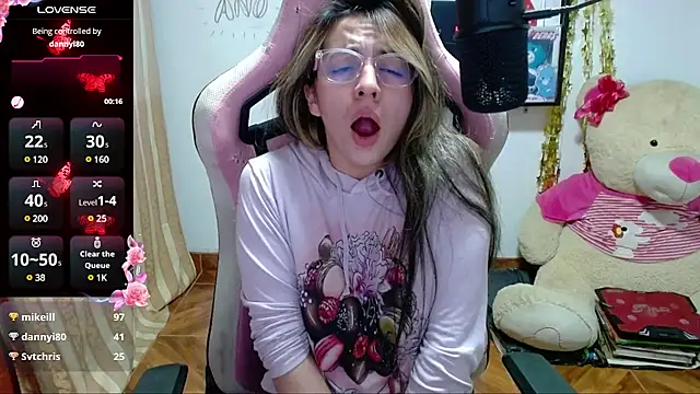 Maggie Fox3 online show from 01.11.25