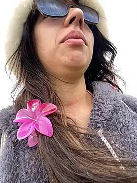 Maggie Fox3 online show from 04.13.26