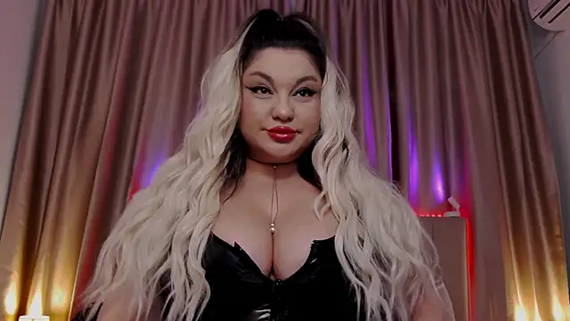 Snapshot of Larissa_K chatting on 10.26.25 Larissa K online show from 10.26.25