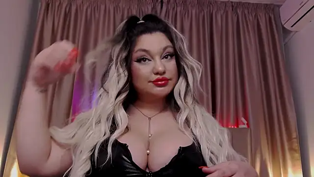 Larissa K online show from 11.12.25