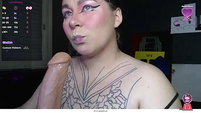 Snapshot of Enotika chatting on 09.13.25 Enotika online show from 09.13.25