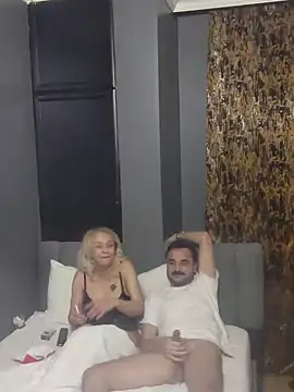 Snapshot of Consensustr chatting on 12.12.24 Consensustr online show from 12.12.24