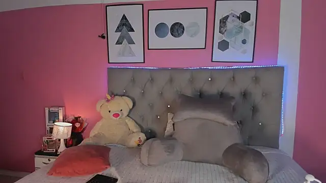 Snapshot of LEXA_MURPHY chatting on 10.22.25 LEXA MURPHY online show from 10.22.25