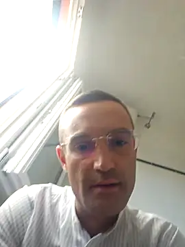 Snapshot of enricso chatting on 09.11.25 enricso online show from 09.11.25