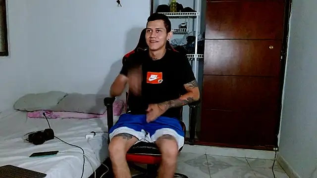 Snapshot of dickmaximum chatting on 02.10.26 dickmaximum online show from 02.10.26