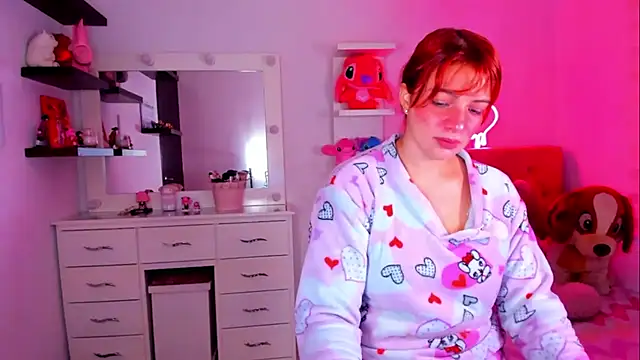 Snapshot of Vannessa__Shy chatting on 06.12.26 Vannessa Shy online show from 06.12.26