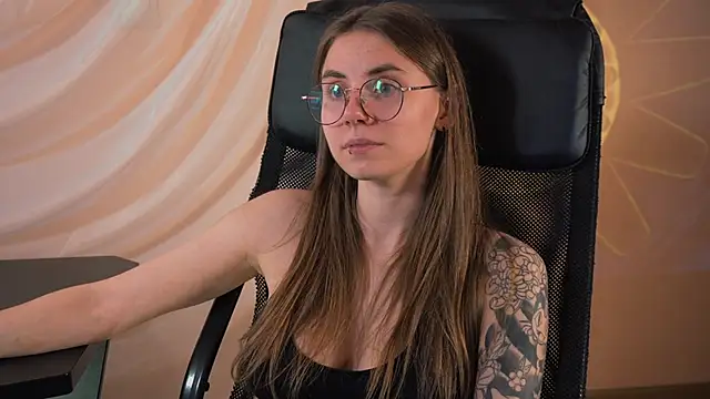  AnnaStark  online show from 10.26.25