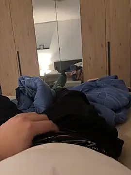 Snapshot of alex21017 chatting on 01.24.25 alex21017 online show from 01.24.25