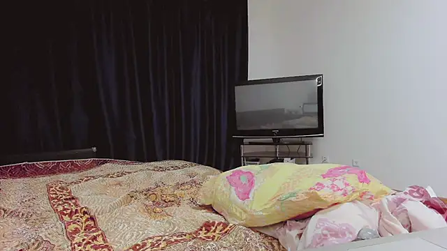 Snapshot of Larisa_Sign chatting on 12.13.24 Larisa Sign online show from 12.13.24