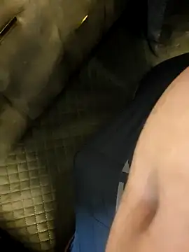 Snapshot of Wildguycums chatting on 09.26.25 Wildguycums online show from 09.26.25