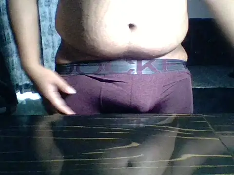 Snapshot of Wildguycums chatting on 11.04.25 Wildguycums online show from 11.04.25