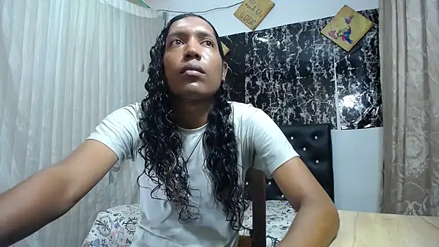 Snapshot of shairaStarr chatting on 02.19.25 shairaStarr online show from 02.19.25