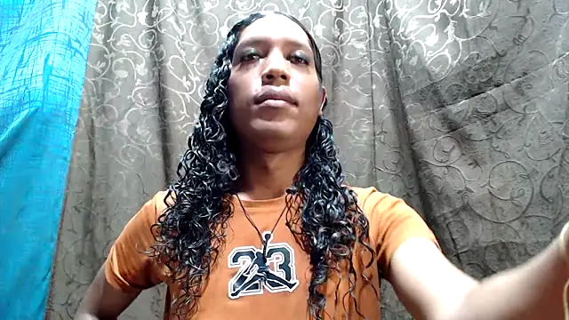 Snapshot of shairaStarr chatting on 10.17.25 shairaStarr online show from 10.17.25