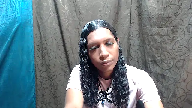 Snapshot of shairaStarr chatting on 10.19.25 shairaStarr online show from 10.19.25