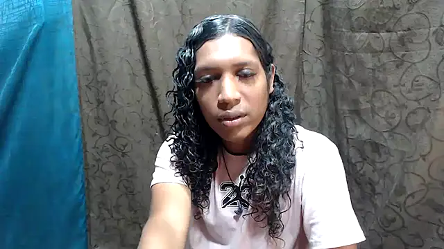 Snapshot of shairaStarr chatting on 10.19.25 shairaStarr online show from 10.19.25