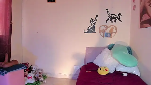 Snapshot of annyluna1 chatting on 10.15.25 annyluna1 online show from 10.15.25