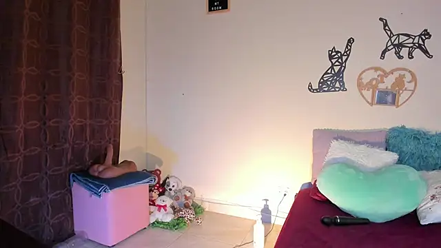 Snapshot of annyluna1 chatting on 10.21.25 annyluna1 online show from 10.21.25