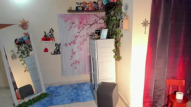 Snapshot of annyluna1 chatting on 12.17.25 annyluna1 online show from 12.17.25