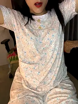 Snapshot of Beautiful_xxo chatting on 10.10.25 Beautiful xxo online show from 10.10.25