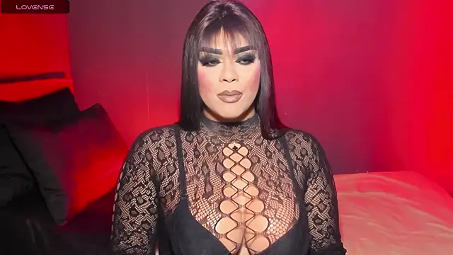 Snapshot of VictoriaEliz chatting on 11.05.25 VictoriaEliz online show from 11.05.25