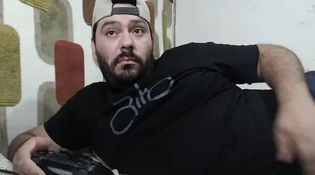 Snapshot of lucasprloco chatting on 12.17.24 lucasprloco online show from 12.17.24