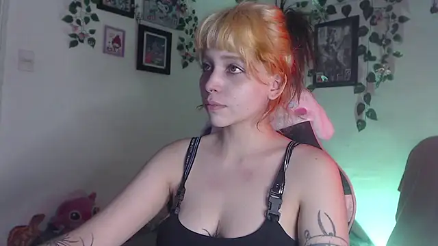 Snapshot of MaryJannes chatting on 12.23.24 MaryJannes online show from 12.23.24