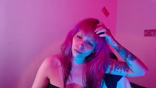 Snapshot of MaryJannes chatting on 10.29.25 MaryJannes online show from 10.29.25