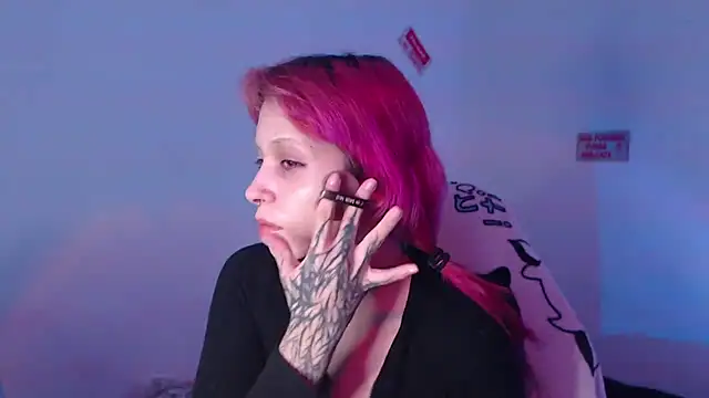 Snapshot of MaryJannes chatting on 10.30.25 MaryJannes online show from 10.30.25