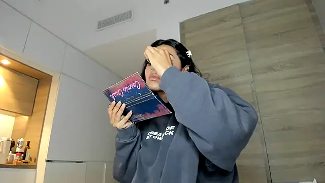 Snapshot of alexademie1 chatting on 10.06.25 alexademie1 online show from 10.06.25