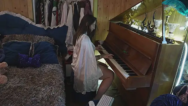 Snapshot of VanessaDoyle chatting on 10.07.25 VanessaDoyle online show from 10.07.25