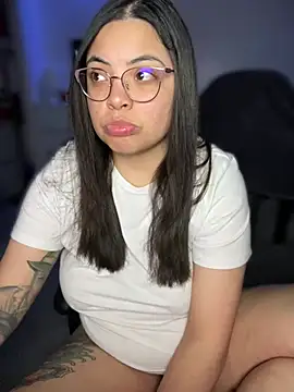 Snapshot of drizzypeach602 chatting on 03.19.25 drizzypeach602 online show from 03.19.25