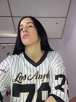 Snapshot of Amira_Milker chatting on 12.21.24 Amira Milker online show from 12.21.24