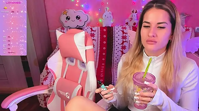 Snapshot of ivannatompsonnn chatting on 12.15.24 ivannatompsonnn online show from 12.15.24