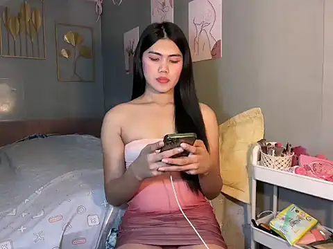 Delicate Savannah online show from 03.23.26