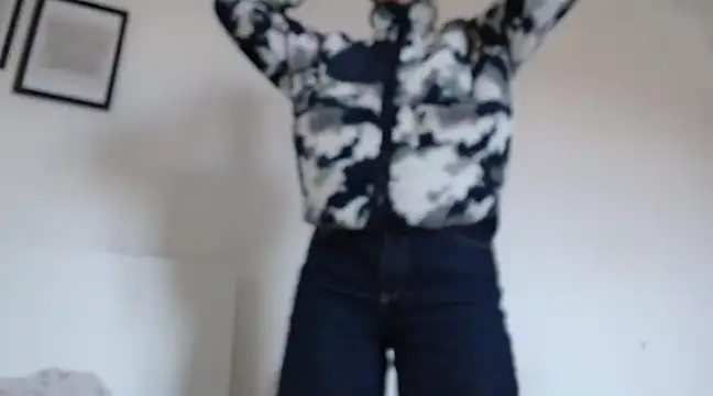 Snapshot of ocean_eyess_ chatting on 02.19.25 ocean eyess online show from 02.19.25