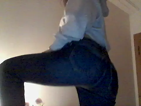 ocean eyess  online show from 04.18.26