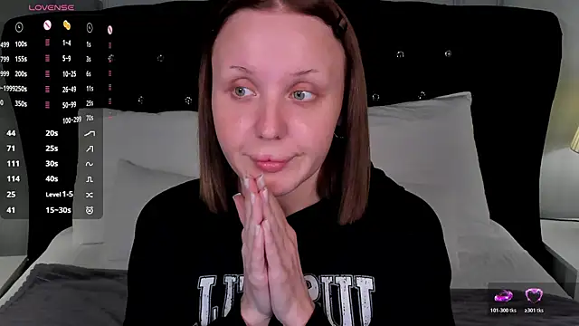 Snapshot of LianaFord chatting on 04.15.26 LianaFord online show from 04.15.26